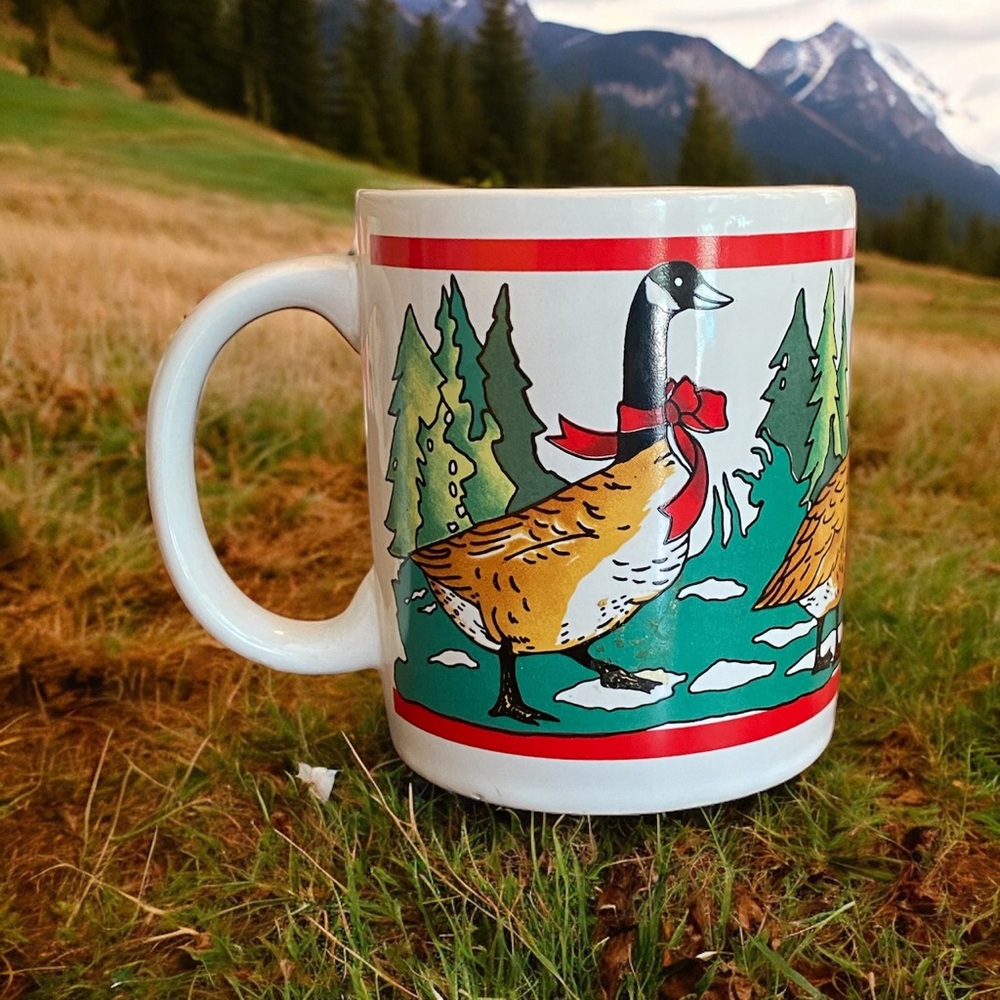 VTG 1986 Houston Foods Christmas Coffee Mug Canada Geese Holly Ribbon Korea 12oz